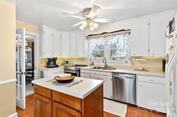43 Hemlock AVE, Spruce Pine, NC 28777