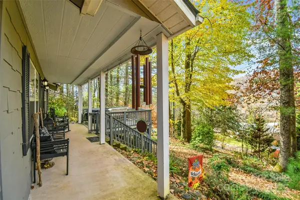 184 Pisgah Shadows RD, Penrose, NC 28766