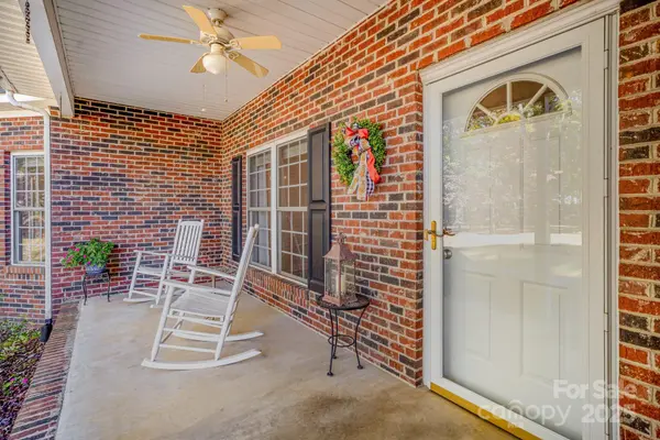 216 Minnie Queen LN, Belmont, NC 28012