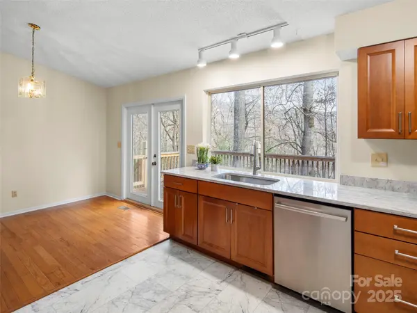 73 Oakmont DR, Fairview, NC 28730