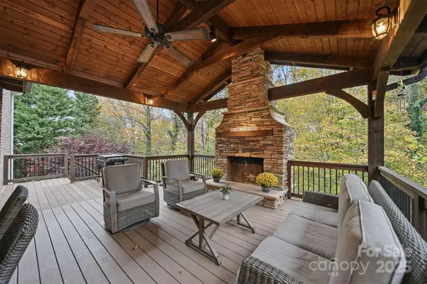 3710 8th Street PL NW, Hickory, NC 28601
