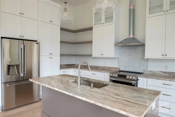 18 Snap Dragon CT, Asheville, NC 28804