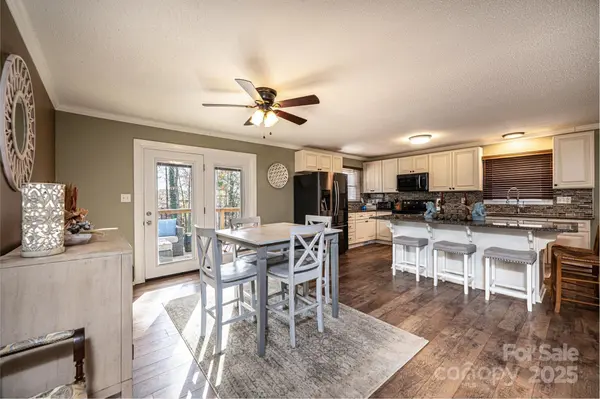 1220 18th AVE NE, Hickory, NC 28601