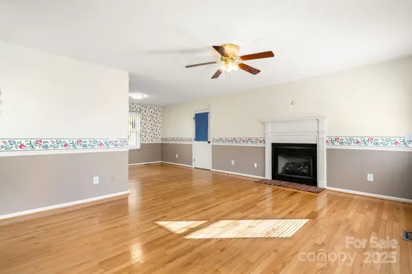 14 Hunters Creek LN, Granite Falls, NC 28630