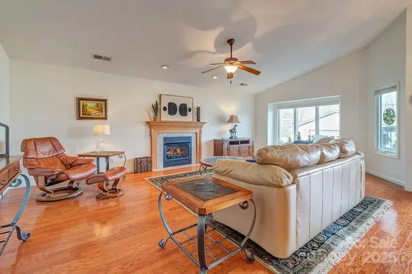 411 Kyfields ST, Weaverville, NC 28787