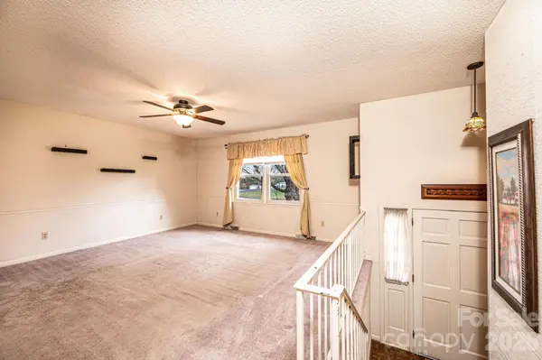 2570 Raintree ST, Connelly Springs, NC 28612