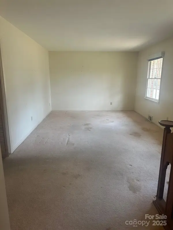 434 Shady LN, Wilkesboro, NC 28697