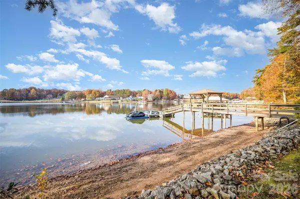 6782 Barefoot Cove CT, Denver, NC 28037