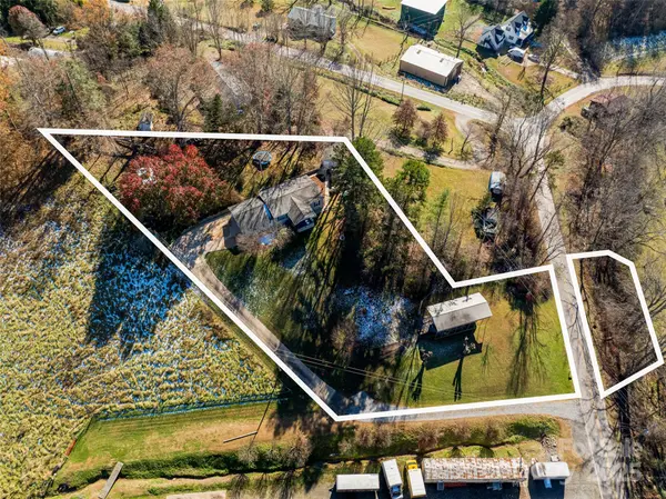 55 Morgan RD, Weaverville, NC 28787