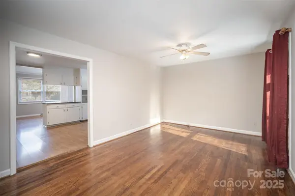 319 Scaleybark DR, Charlotte, NC 28209