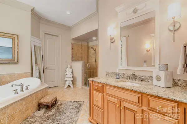 2504 White Thorne LN, Waxhaw, NC 28173