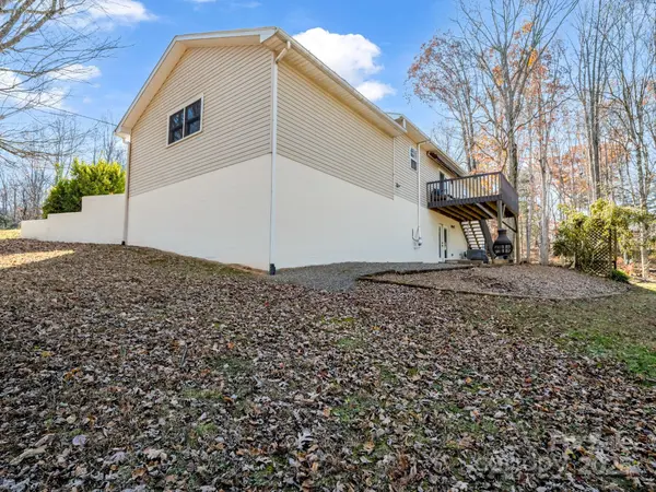 171 Dix Creek #2 RD, Leicester, NC 28748