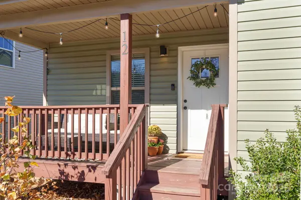 12 Lillie Farm LN, Weaverville, NC 28787