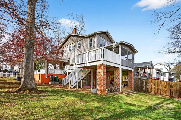 18 Princeton DR, Asheville, NC 28806
