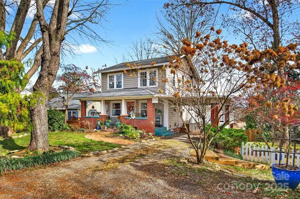 18 Princeton DR, Asheville, NC 28806