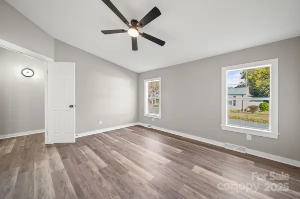 2008 Woodlawn ST, Kannapolis, NC 28083