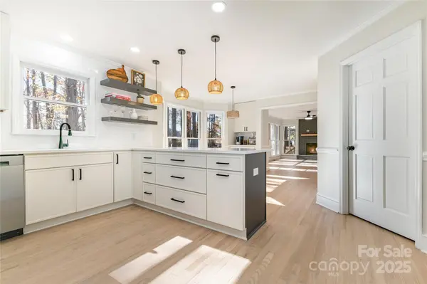3335 Carnegie LN, Matthews, NC 28105