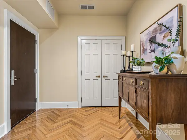 21 Battery Park AVE #702, Asheville, NC 28801