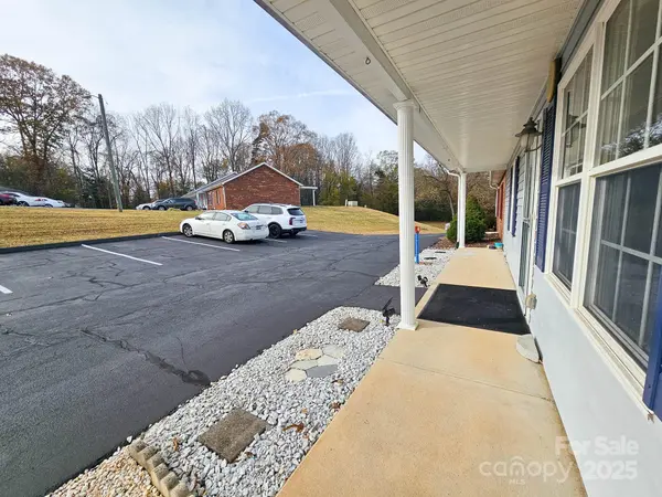 128 24th ST NW, Hickory, NC 28601