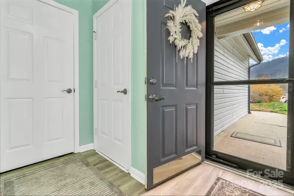 121 Cimarron DR, Asheville, NC 28803