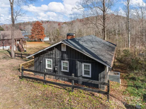 1420 W Lakeshore DR, Landrum, SC 29356