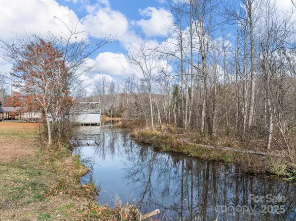 1420 W Lakeshore DR, Landrum, SC 29356