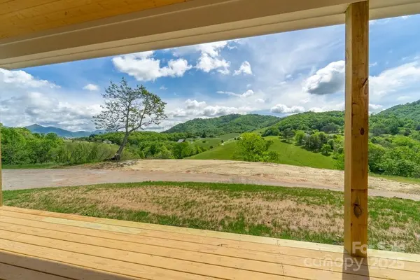 70 Knox Best ST, Clyde, NC 28721