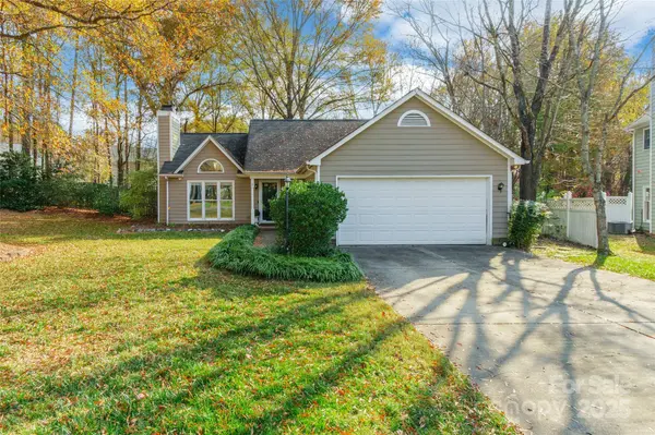 2418 Kirkholm DR, Matthews, NC 28105