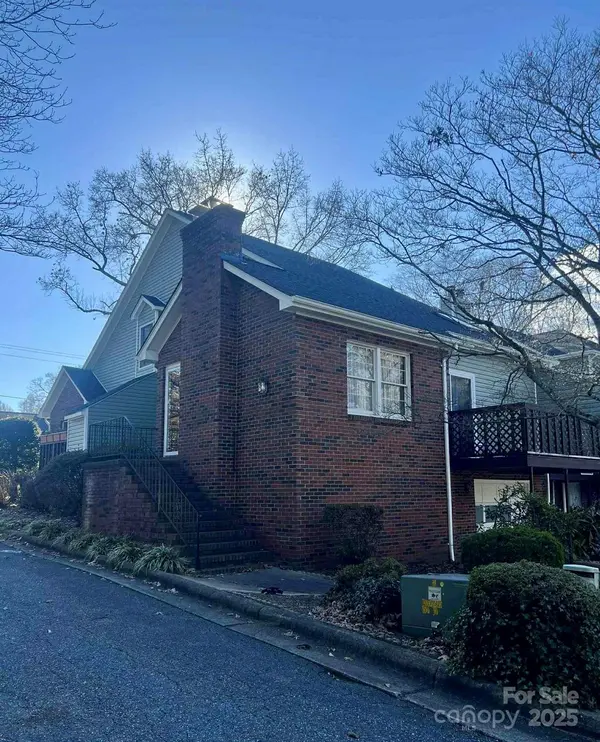 261 5th AVE NE #1, Hickory, NC 28601