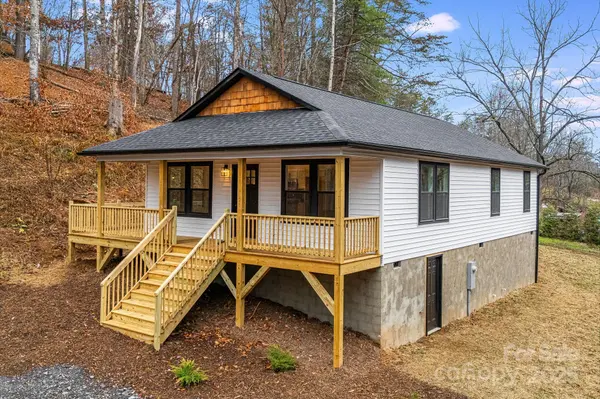 17 Melton DR, Weaverville, NC 28787