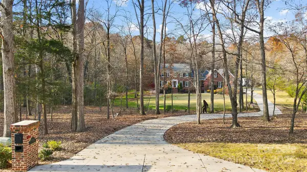 10915 Tara Oaks DR, Charlotte, NC 28227