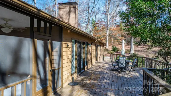 515 N Shore DR, Hickory, NC 28601