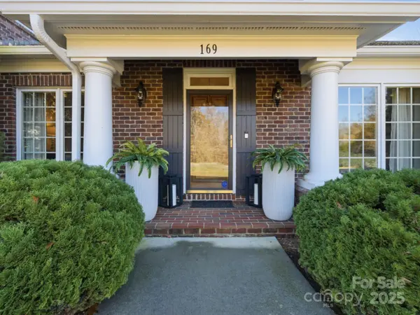 169 42nd Avenue DR NW, Hickory, NC 28601