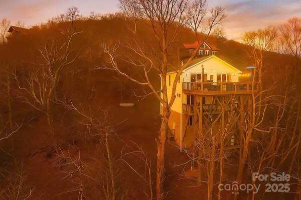 114 Spruce Hollow RD, Beech Mountain, NC 28604