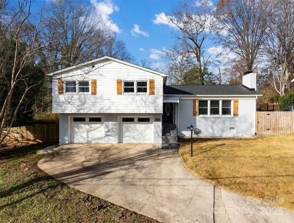 1905 10th Street PL NW, Hickory, NC 28601