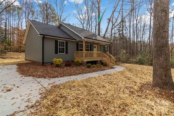 1990 Crestwood LN, Clover, SC 29710