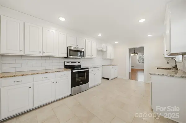 33 20th AVE NW, Hickory, NC 28601