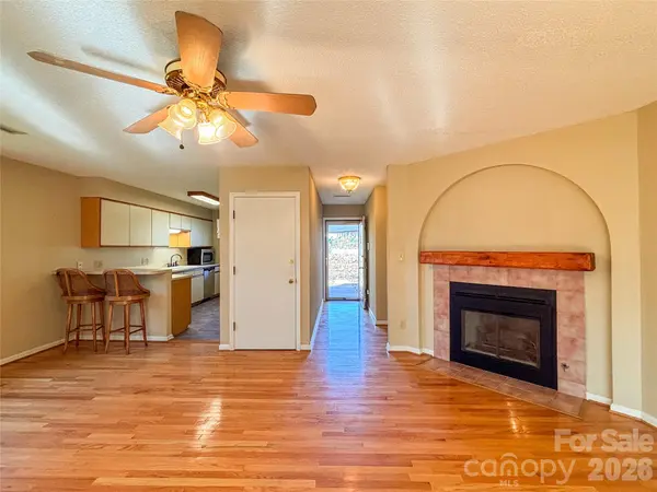 1011 21st AVE NE, Hickory, NC 28601