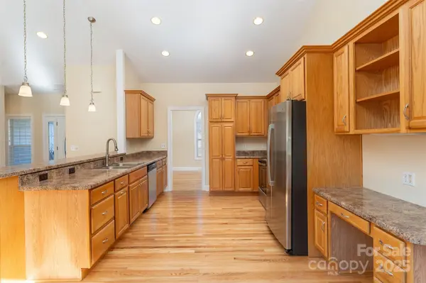 61 Locust Meadow LN, Weaverville, NC 28787