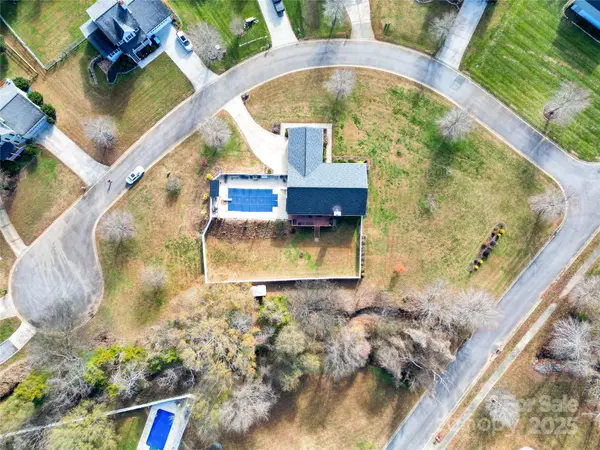 1659 Buffett CIR, Hickory, NC 28602