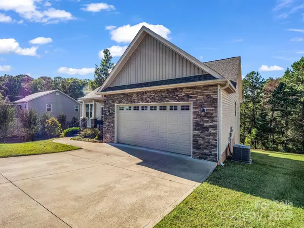261 Glendower LN, Chesnee, SC 29323
