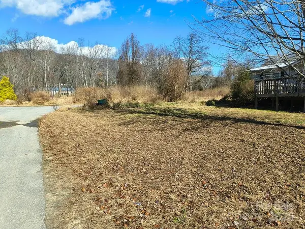 11 River Meadow DR #8, Swannanoa, NC 28778