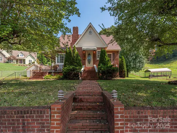 956 Iron Duff RD, Waynesville, NC 28785
