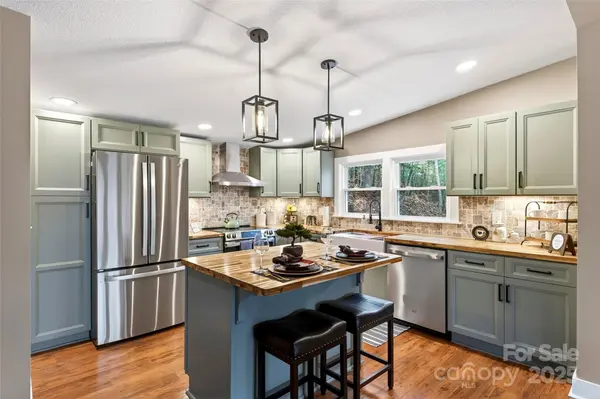 116 Samantha DR, Fairview, NC 28730