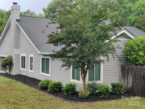 9327 Hunting CT, Matthews, NC 28105