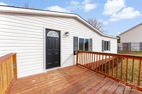 226 Muldoon LN, Clover, SC 29710