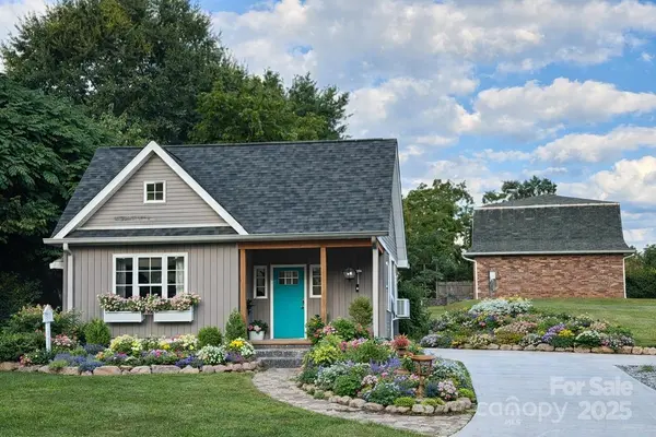 31 W Berkley ST, Granite Falls, NC 28630