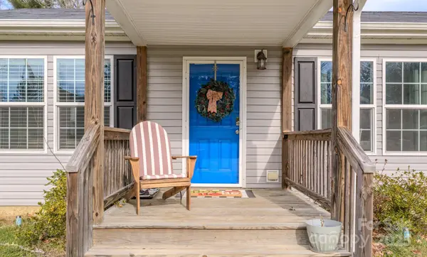 1471 Howard Gap Loop RD, Flat Rock, NC 28731