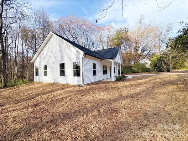 1426 Harris ST, Statesville, NC 28677