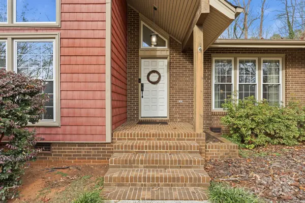 301 Chestnut LN, Statesville, NC 28625